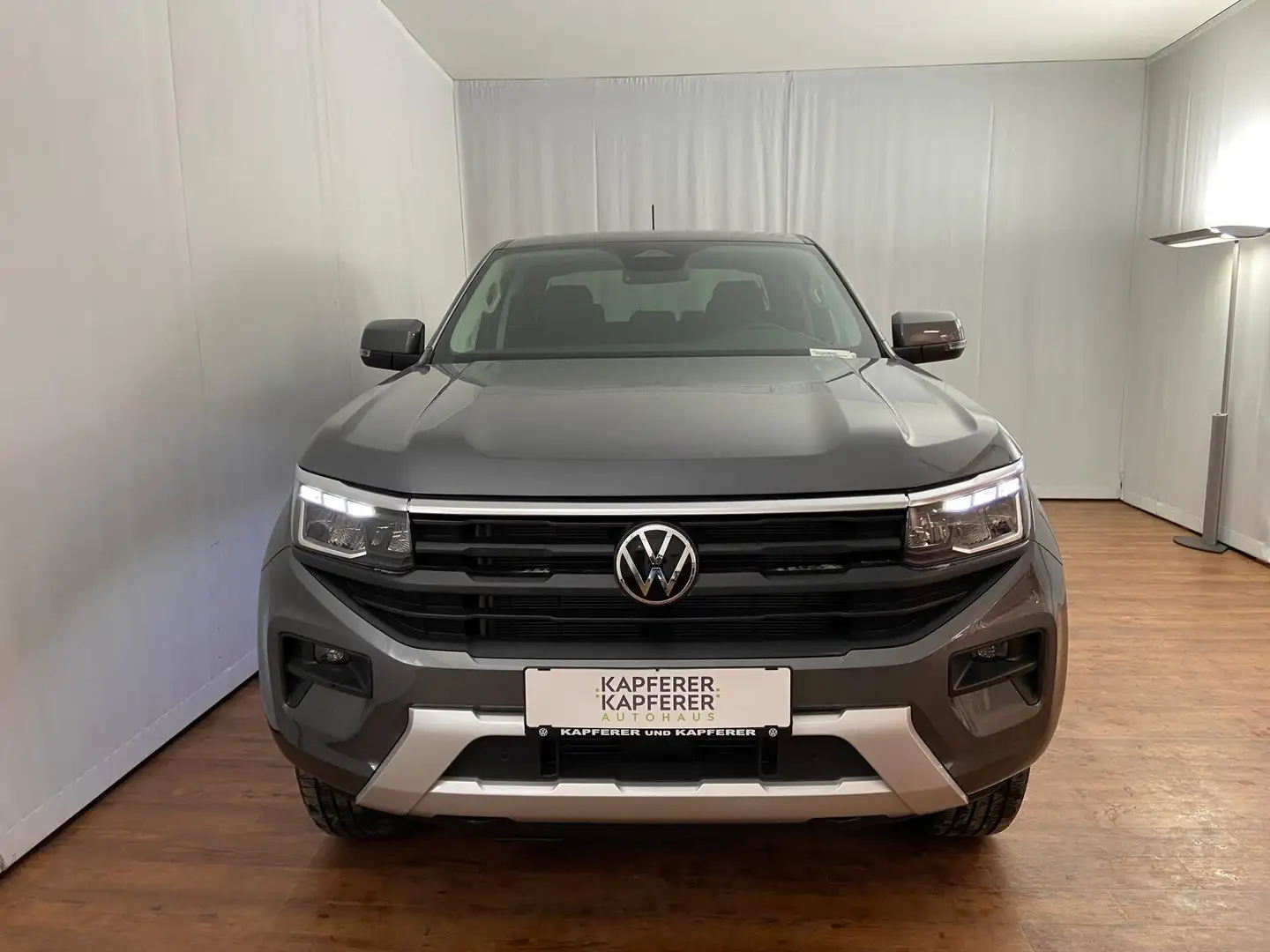 Vehicle image, number 4
