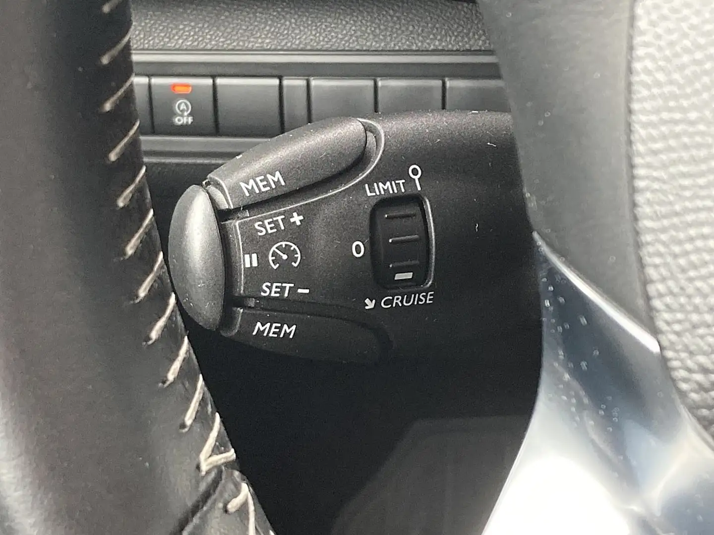 Vehicle image, number 6
