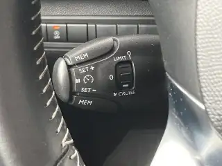 Vehicle image thumbnail, number 6