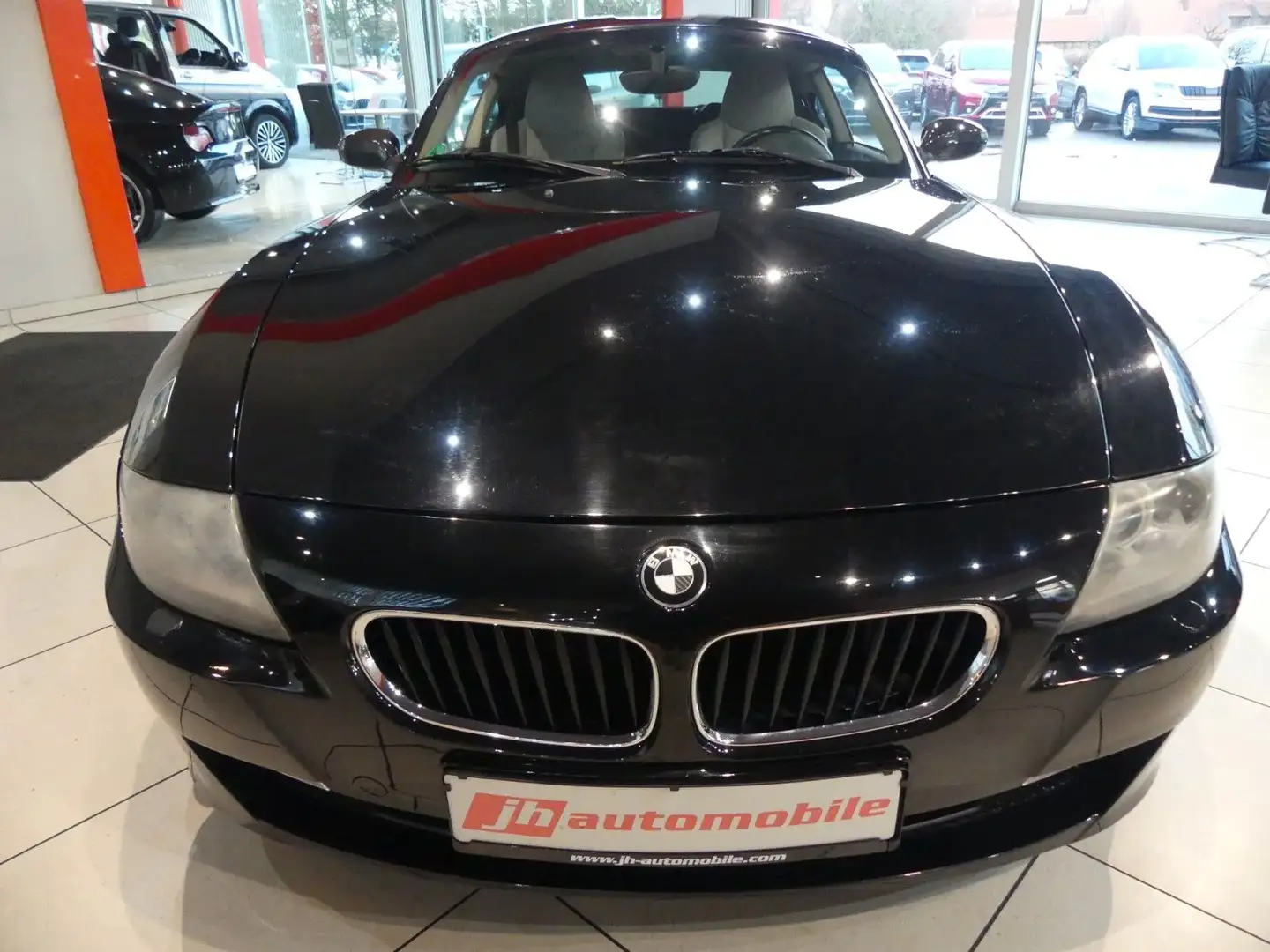 Vehicle image, number 4