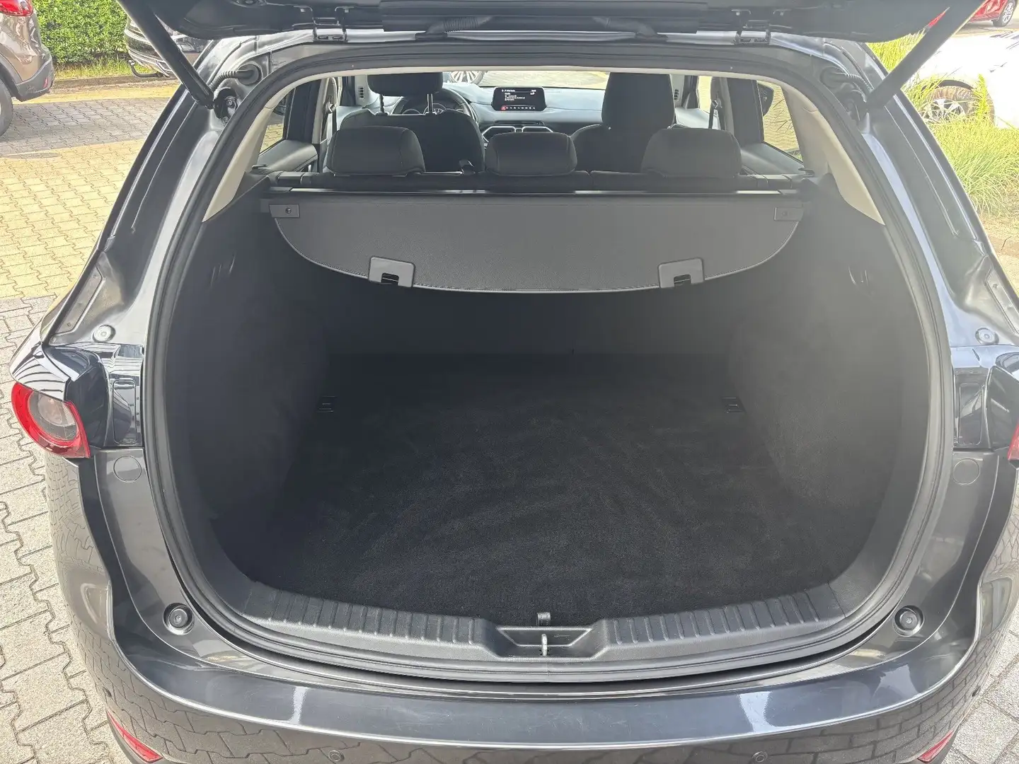 Vehicle image, number 9