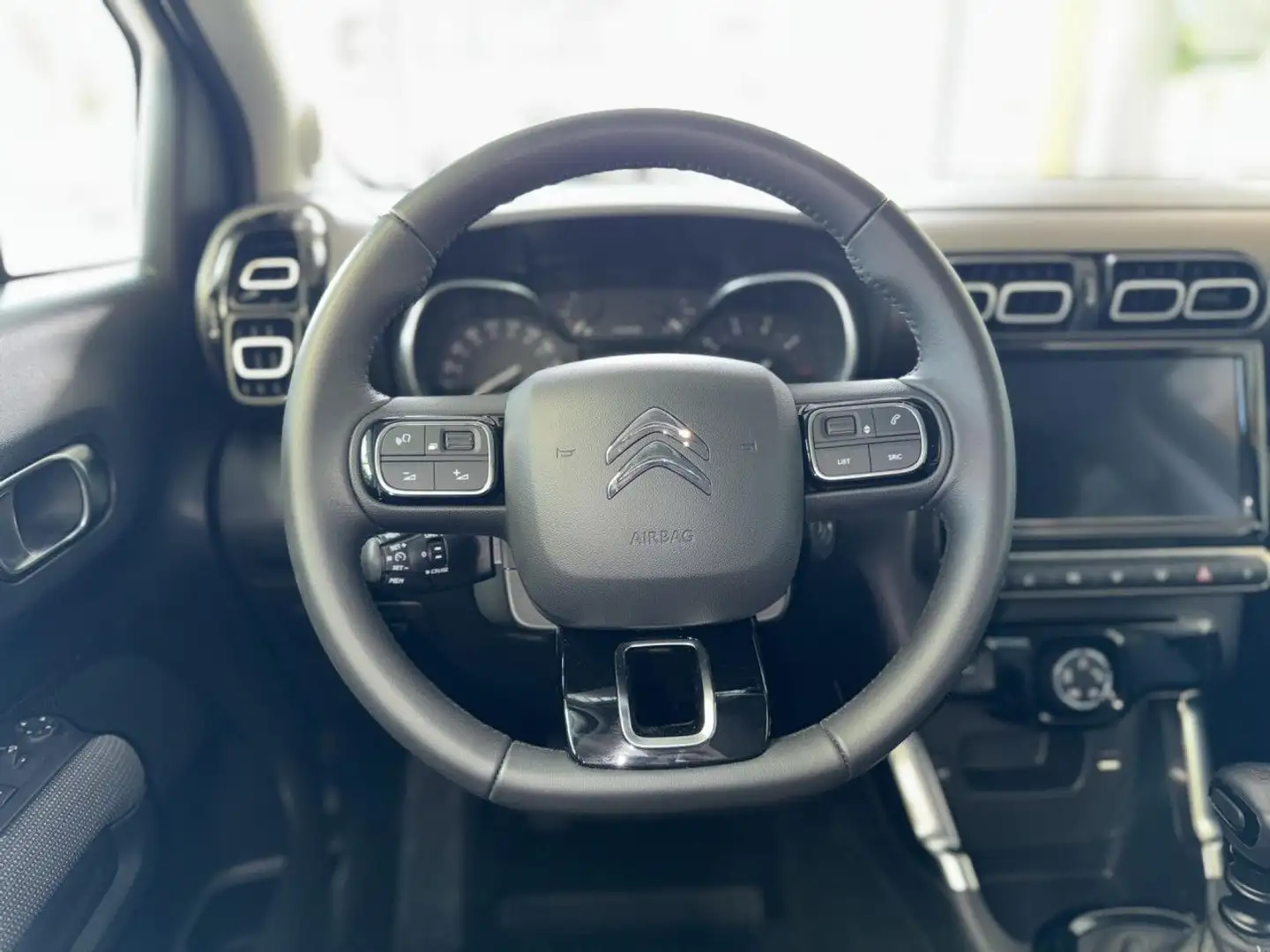 Vehicle image, number 14