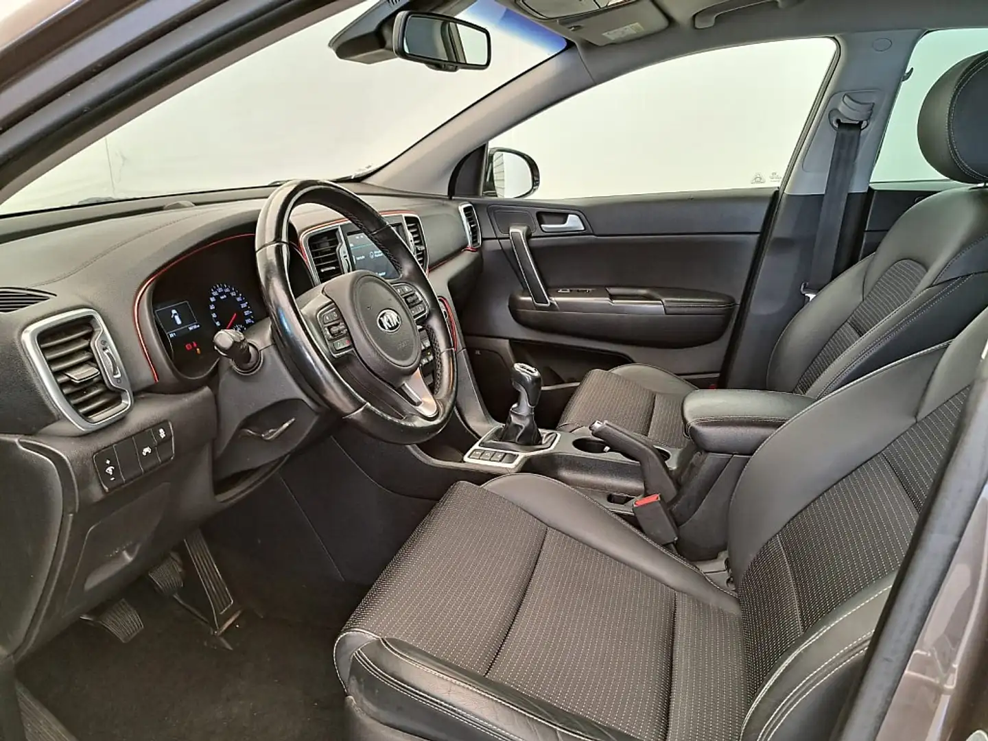 Vehicle image, number 8
