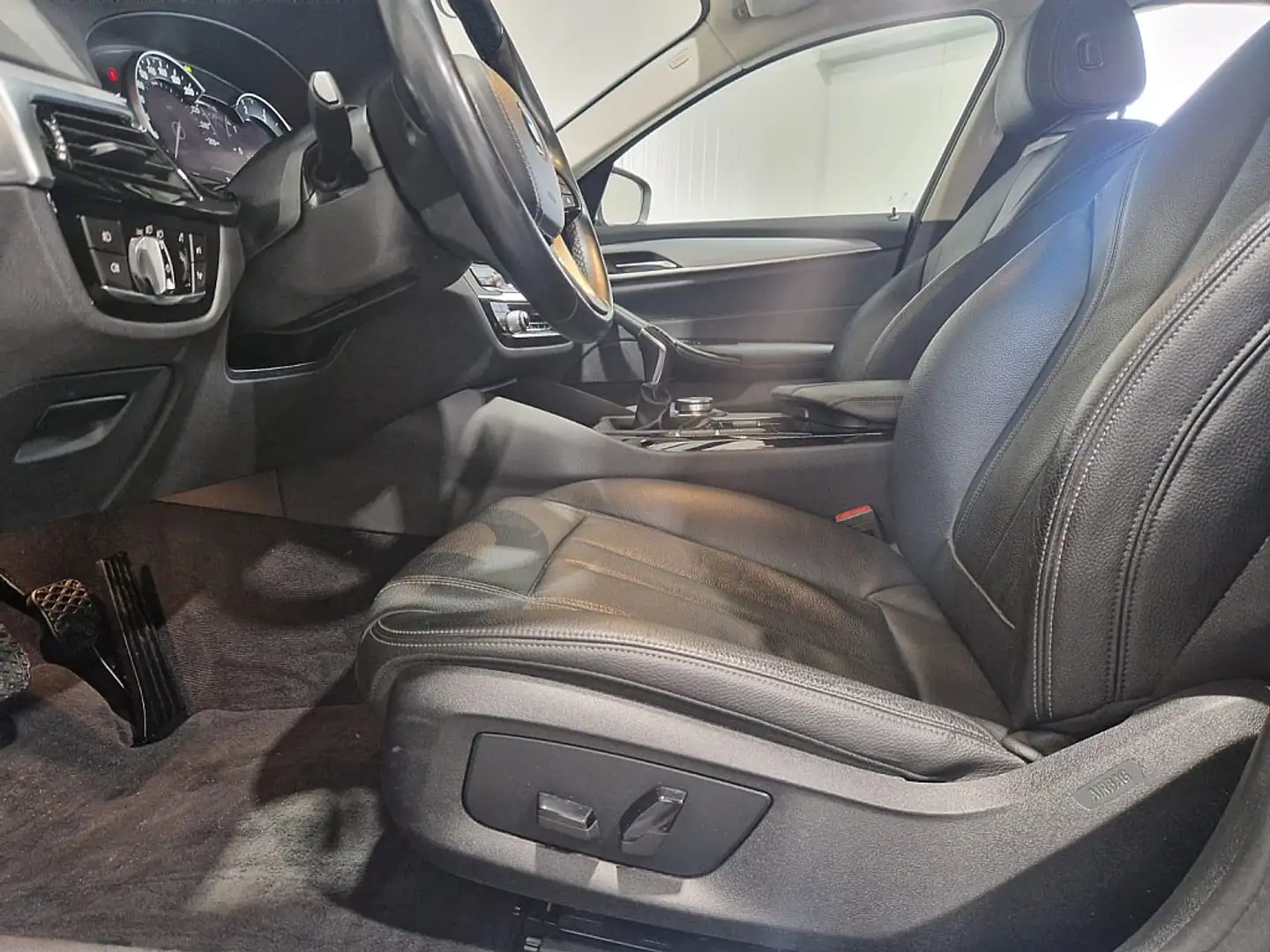 Vehicle image, number 13