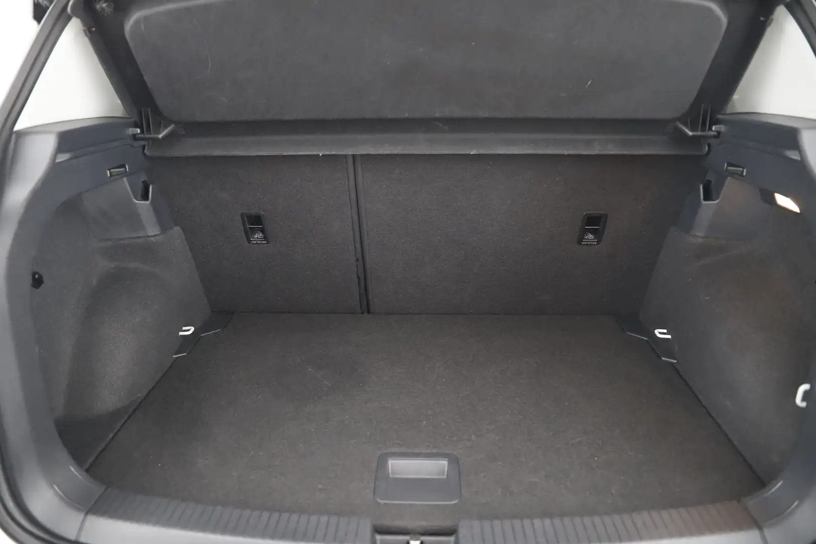 Vehicle image, number 6