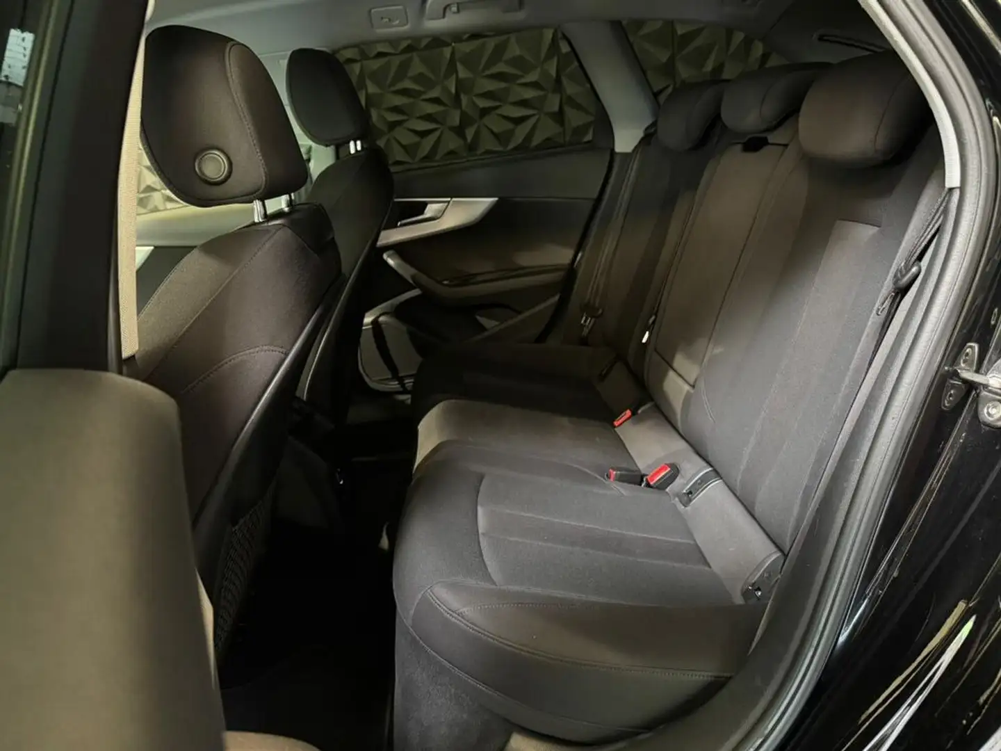 Vehicle image, number 9