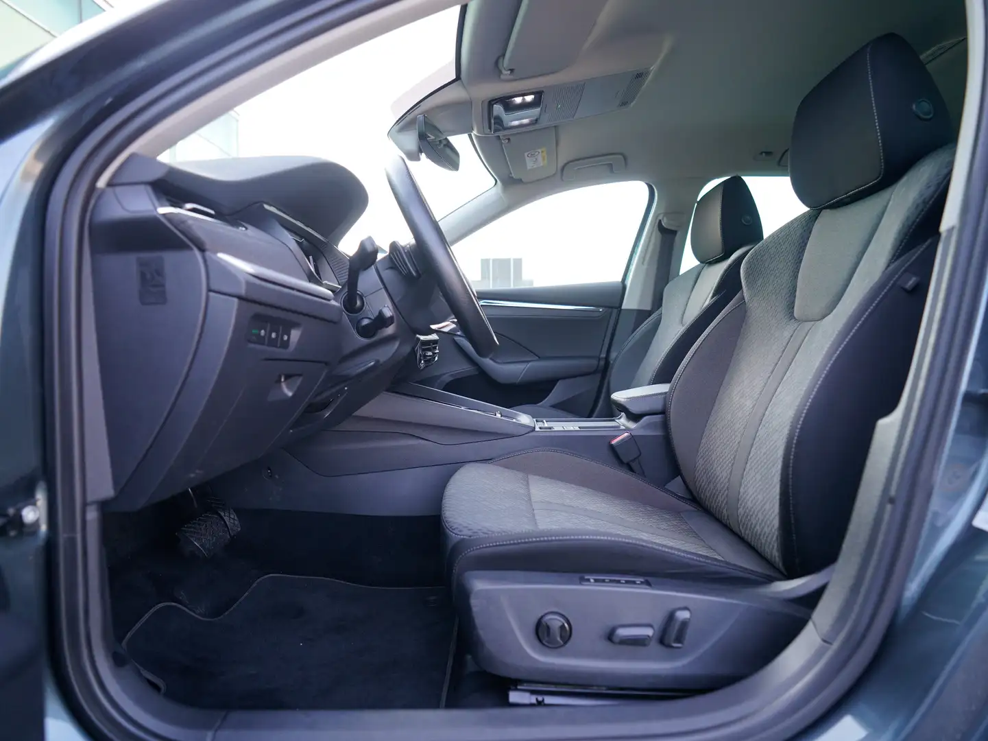 Vehicle image, number 10