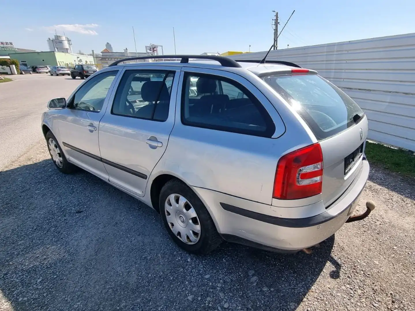 Vehicle image, number 6