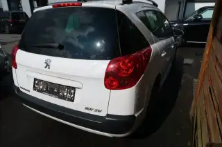 Vehicle image thumbnail, number 4
