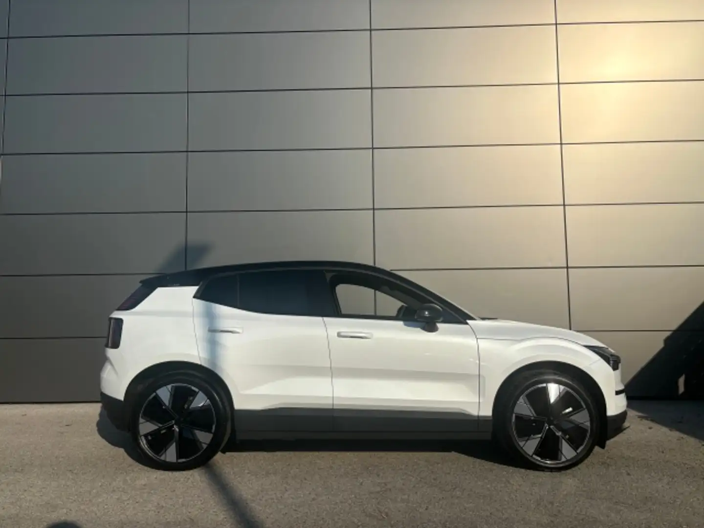 Vehicle image, number 3