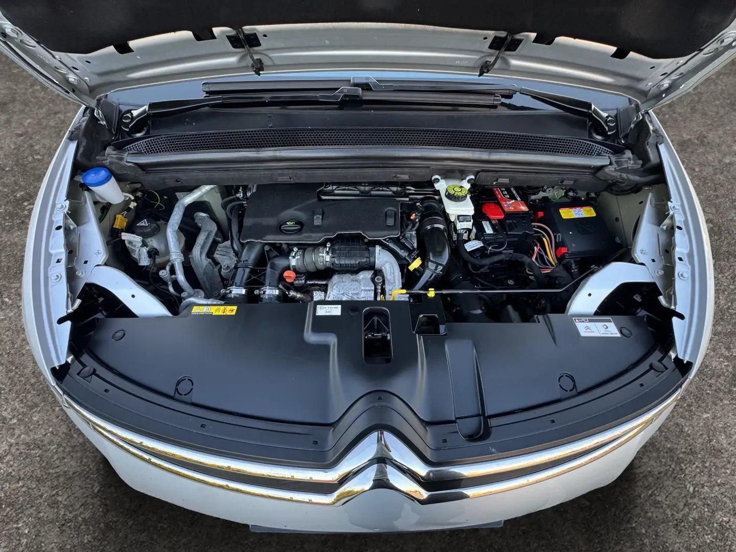 Vehicle image, number 14