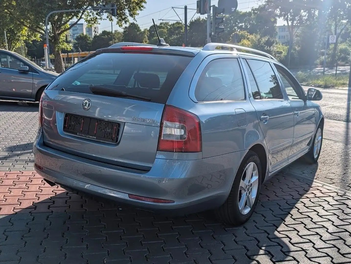 Vehicle image, number 6