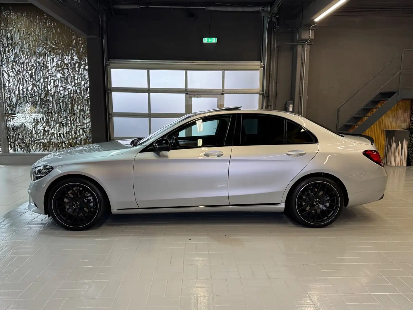 Vehicle image, number 4