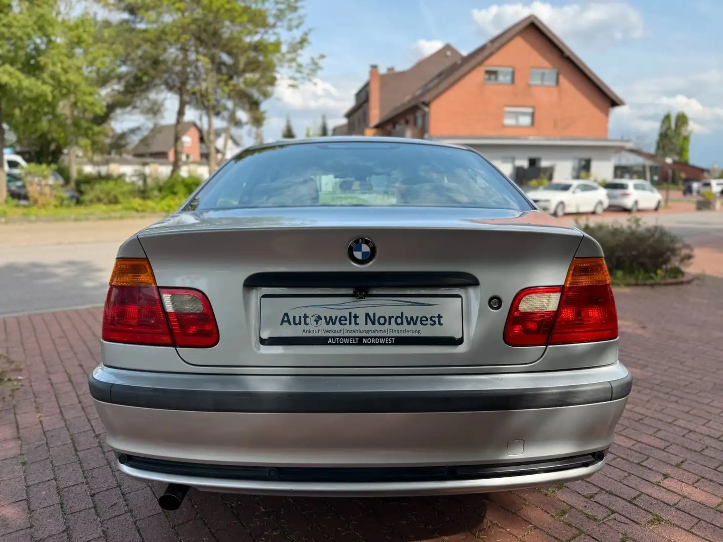 Vehicle image, number 4