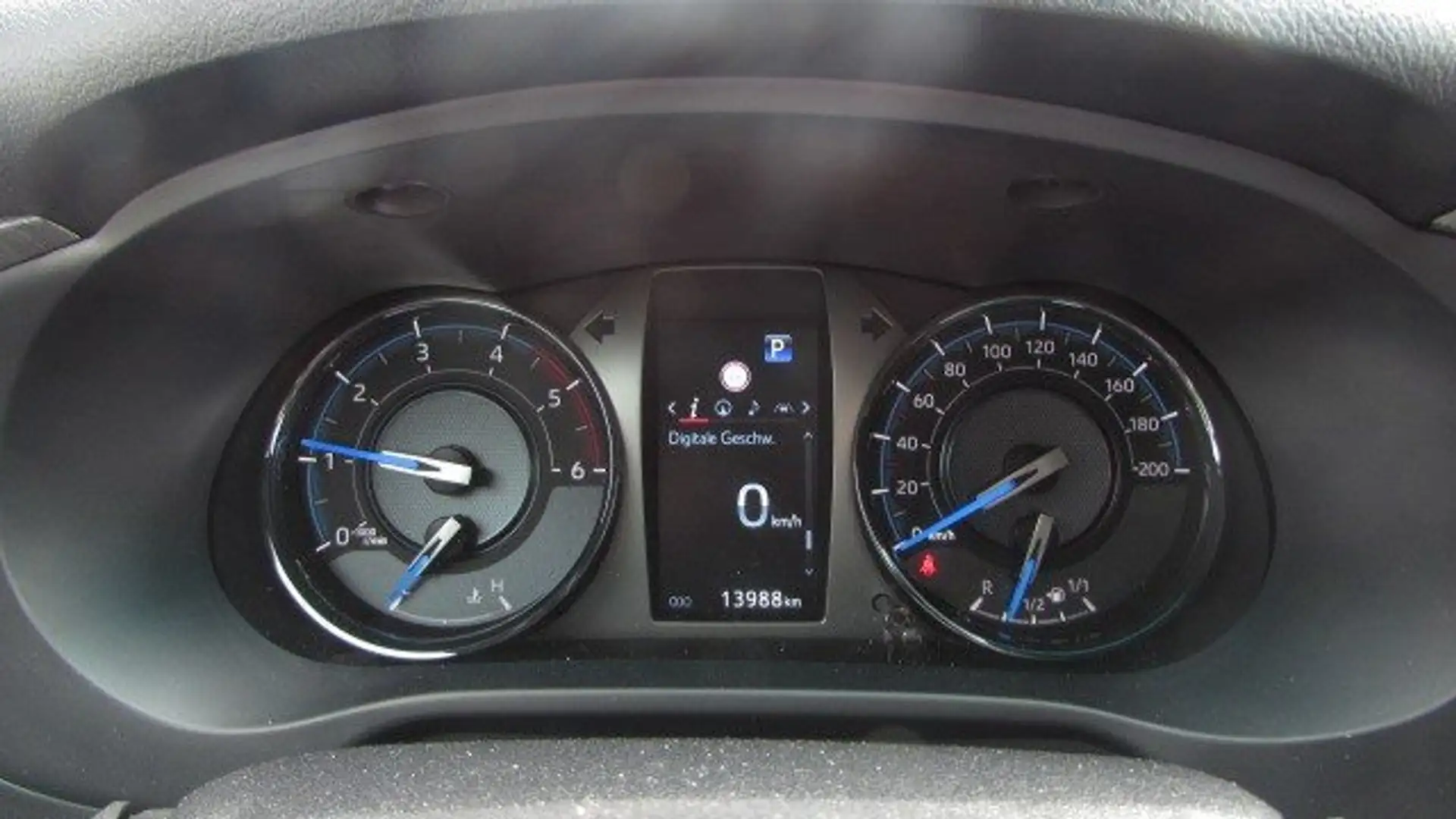Vehicle image, number 10