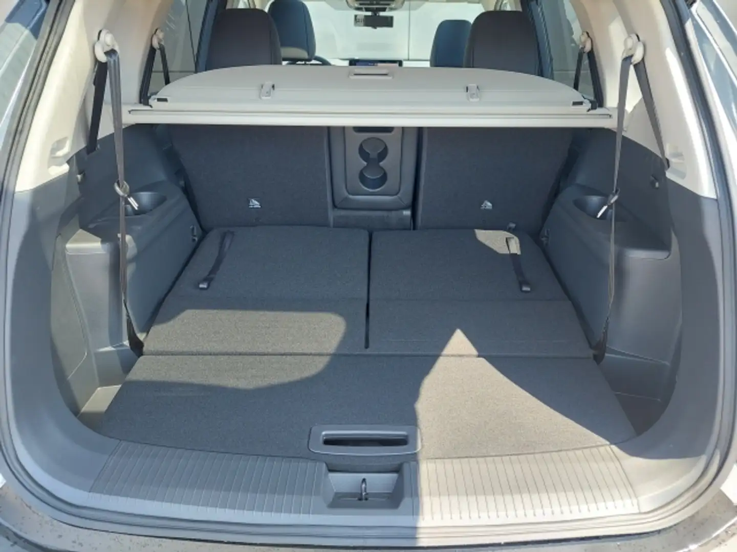 Vehicle image, number 6