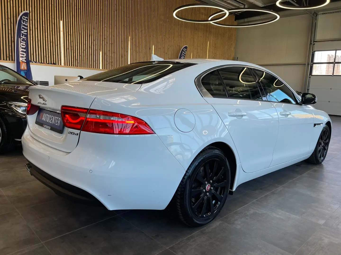Vehicle image, number 4