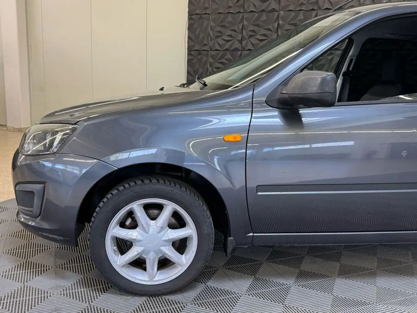 Vehicle image, number 4