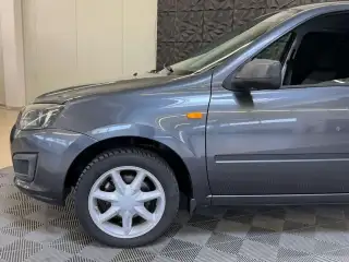 Vehicle image thumbnail, number 4