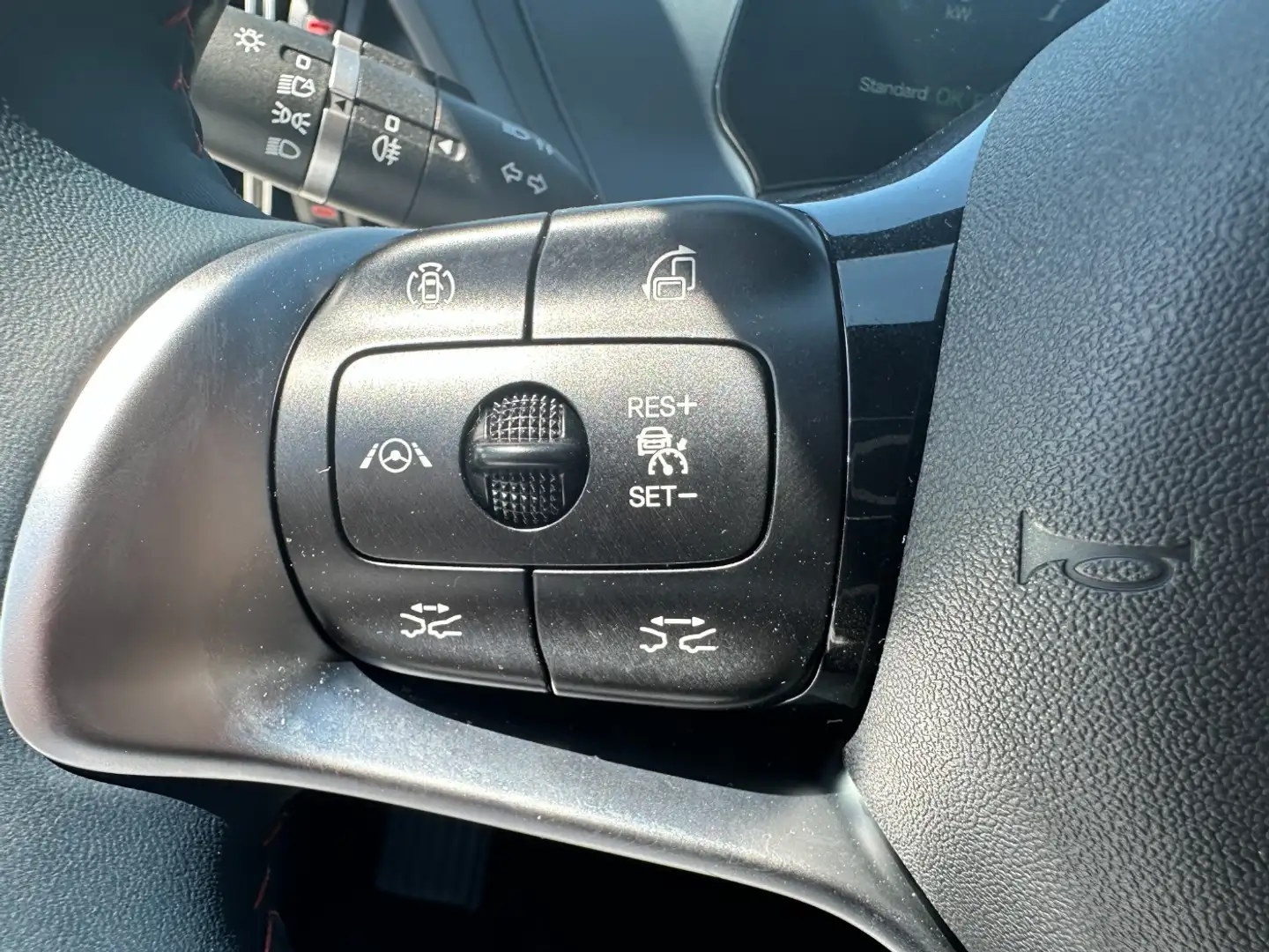 Vehicle image, number 12