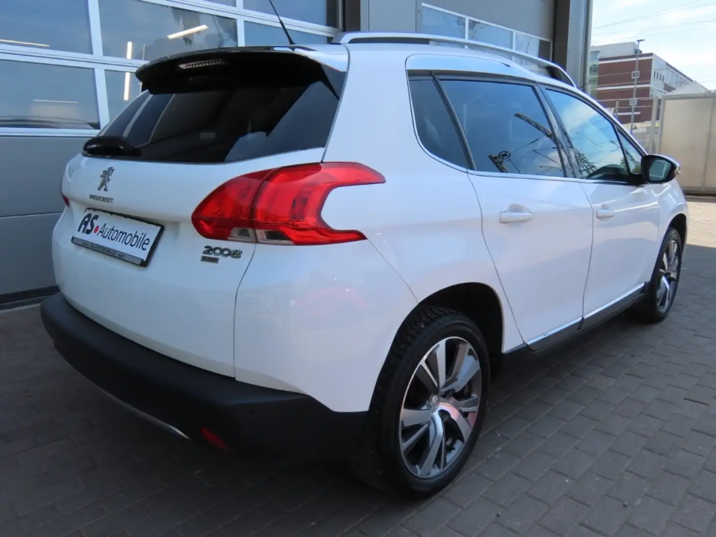 Vehicle image, number 6
