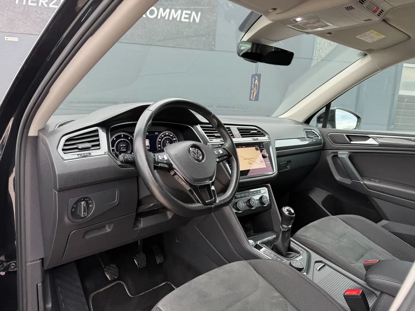 Vehicle image, number 9
