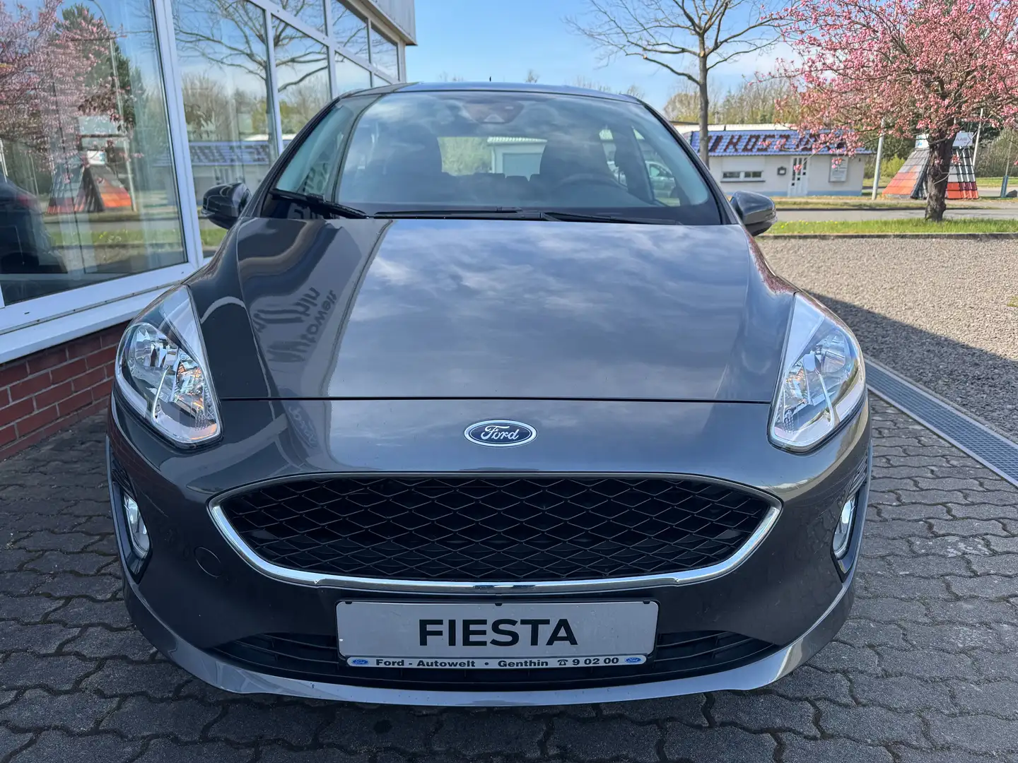 Vehicle image, number 2