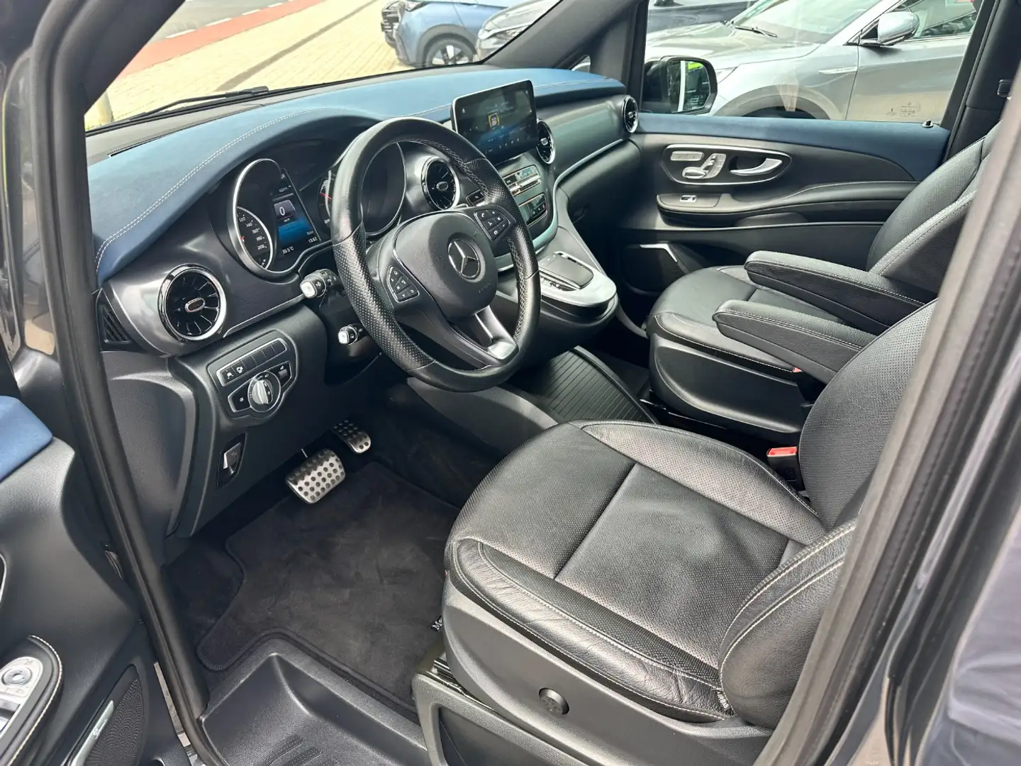 Vehicle image, number 10