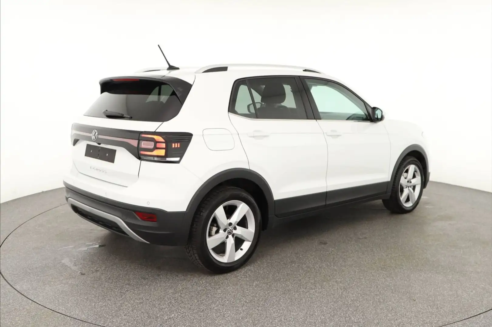 Vehicle image, number 4