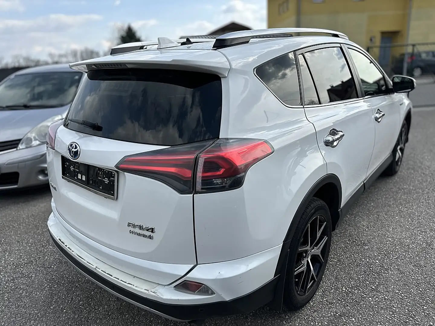 Vehicle image, number 5