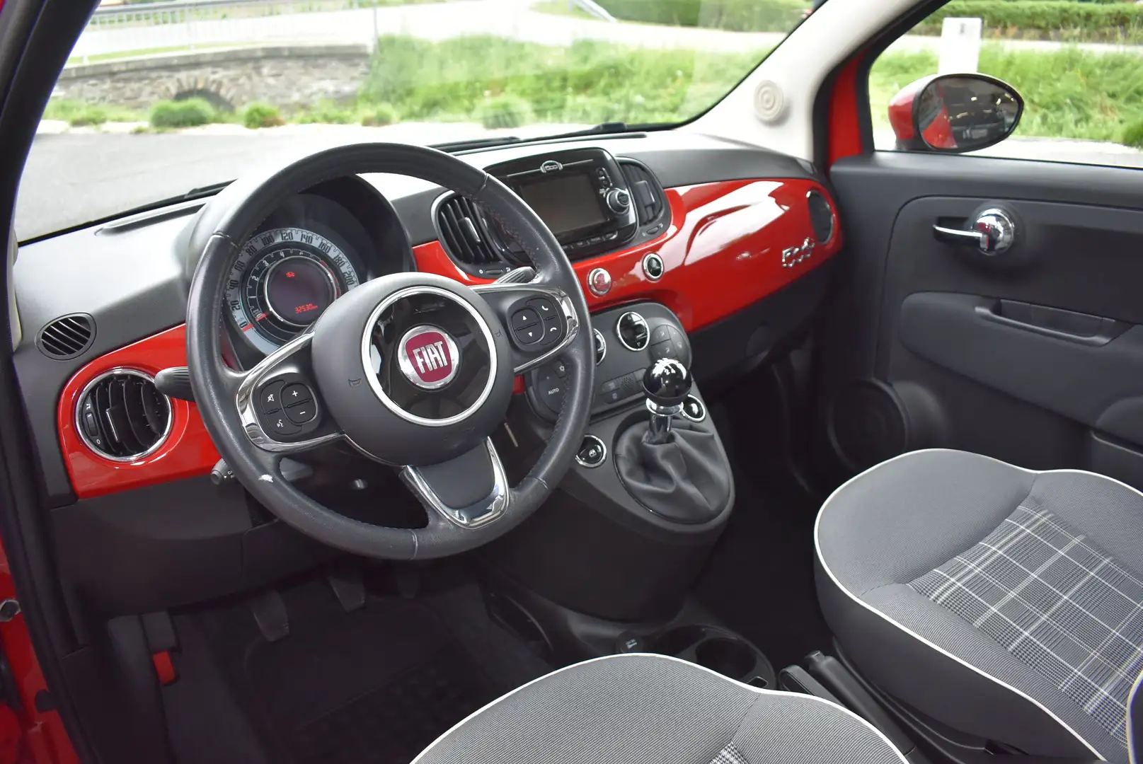 Vehicle image, number 12