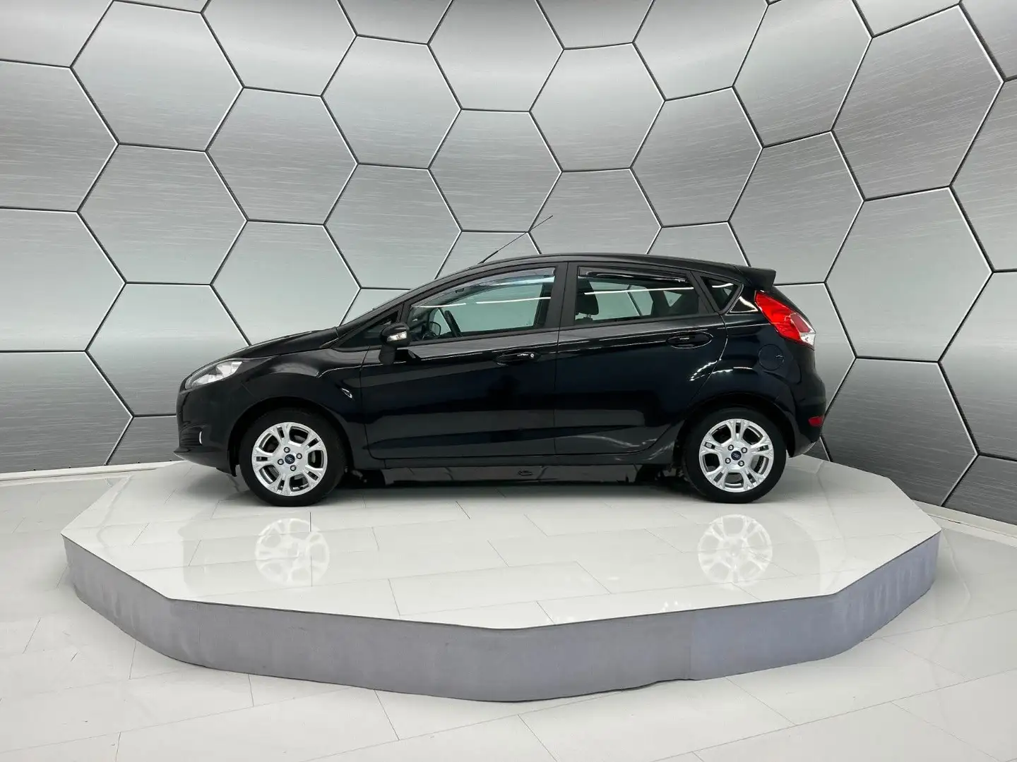 Vehicle image, number 2