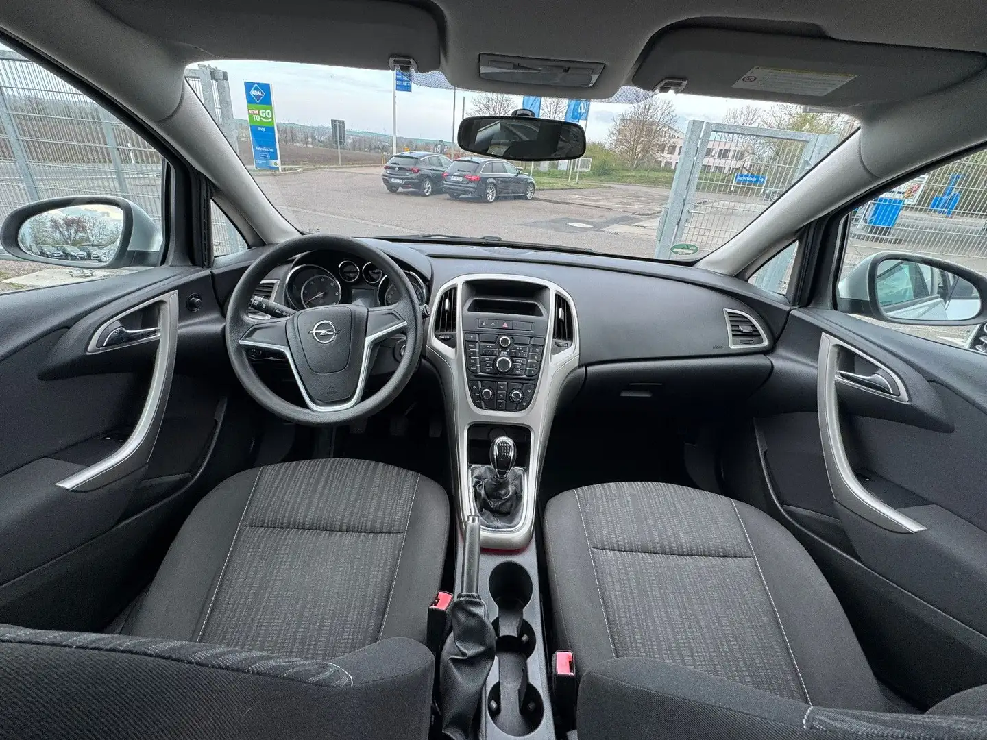 Vehicle image, number 14