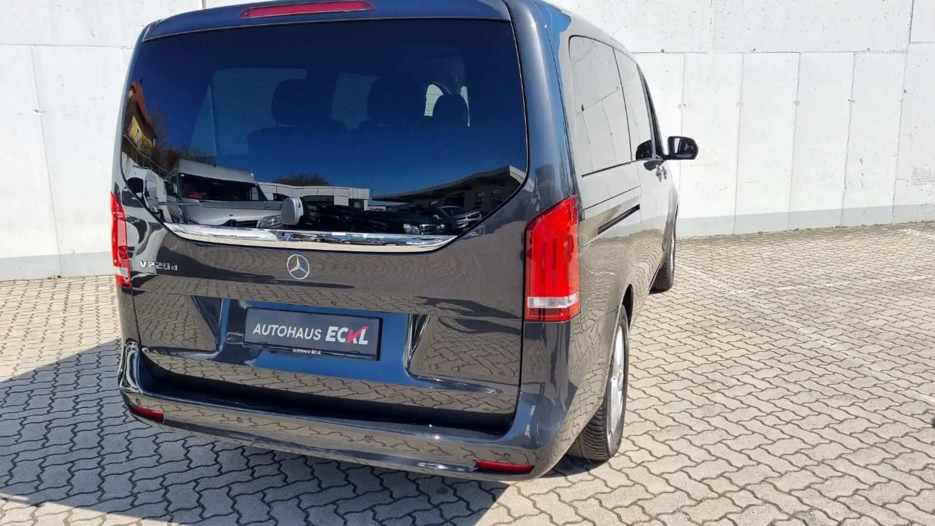 Vehicle image, number 6