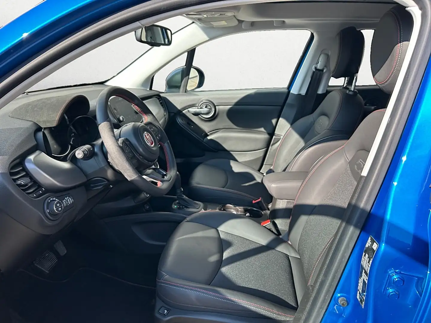 Vehicle image, number 12