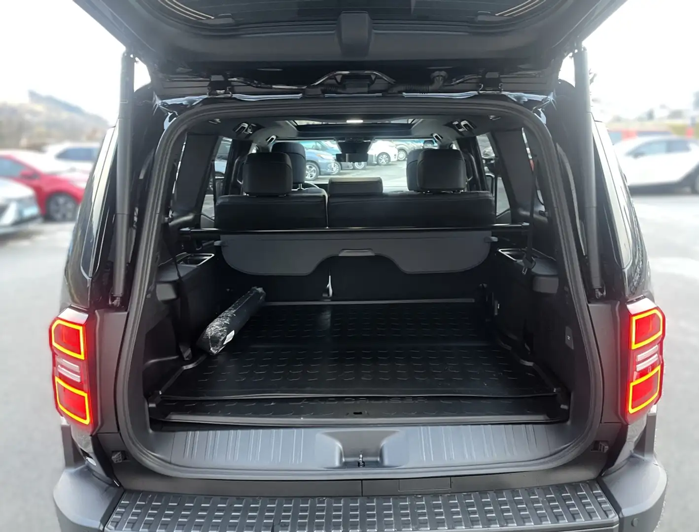 Vehicle image, number 6