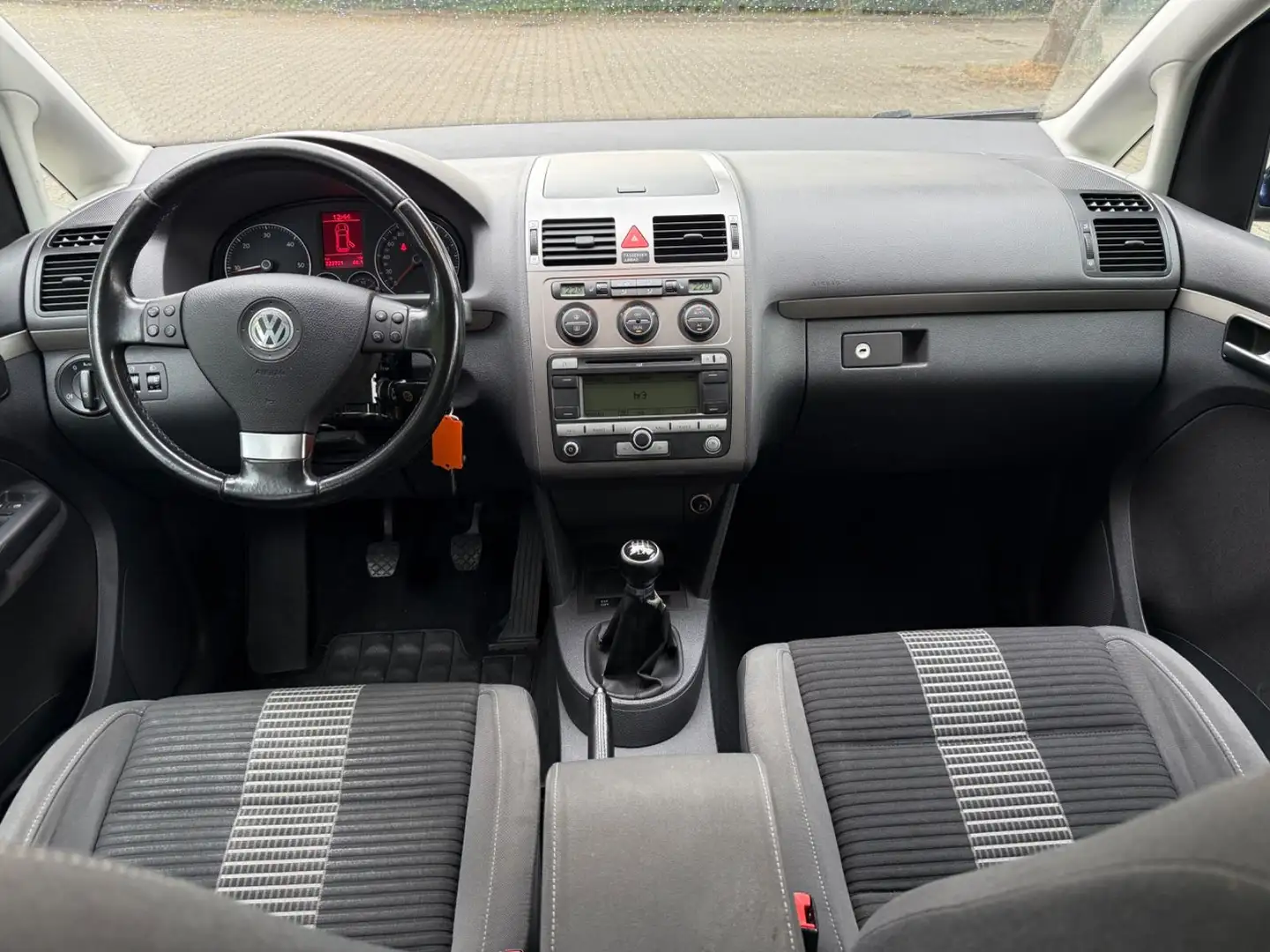 Vehicle image, number 14
