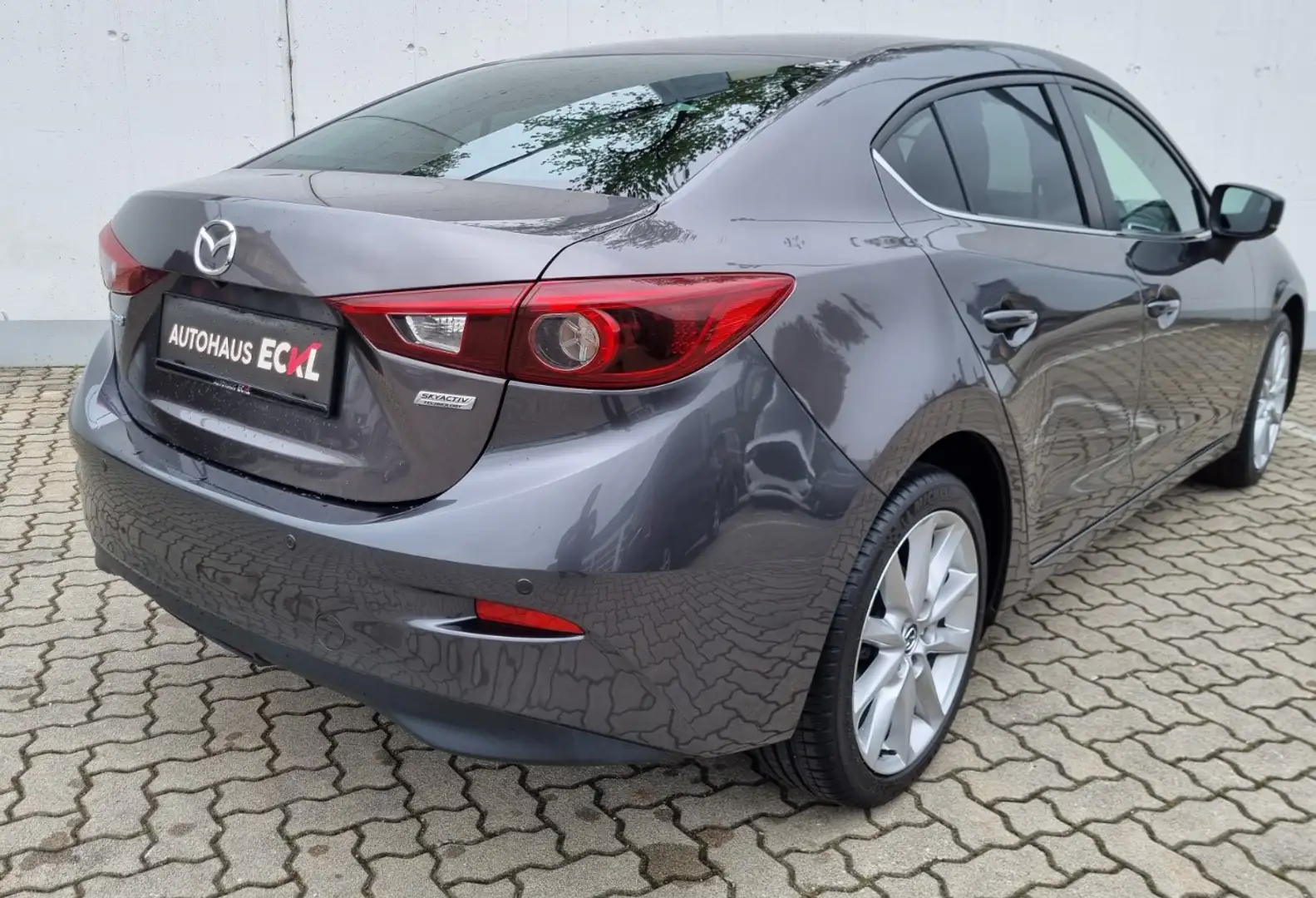 Vehicle image, number 9