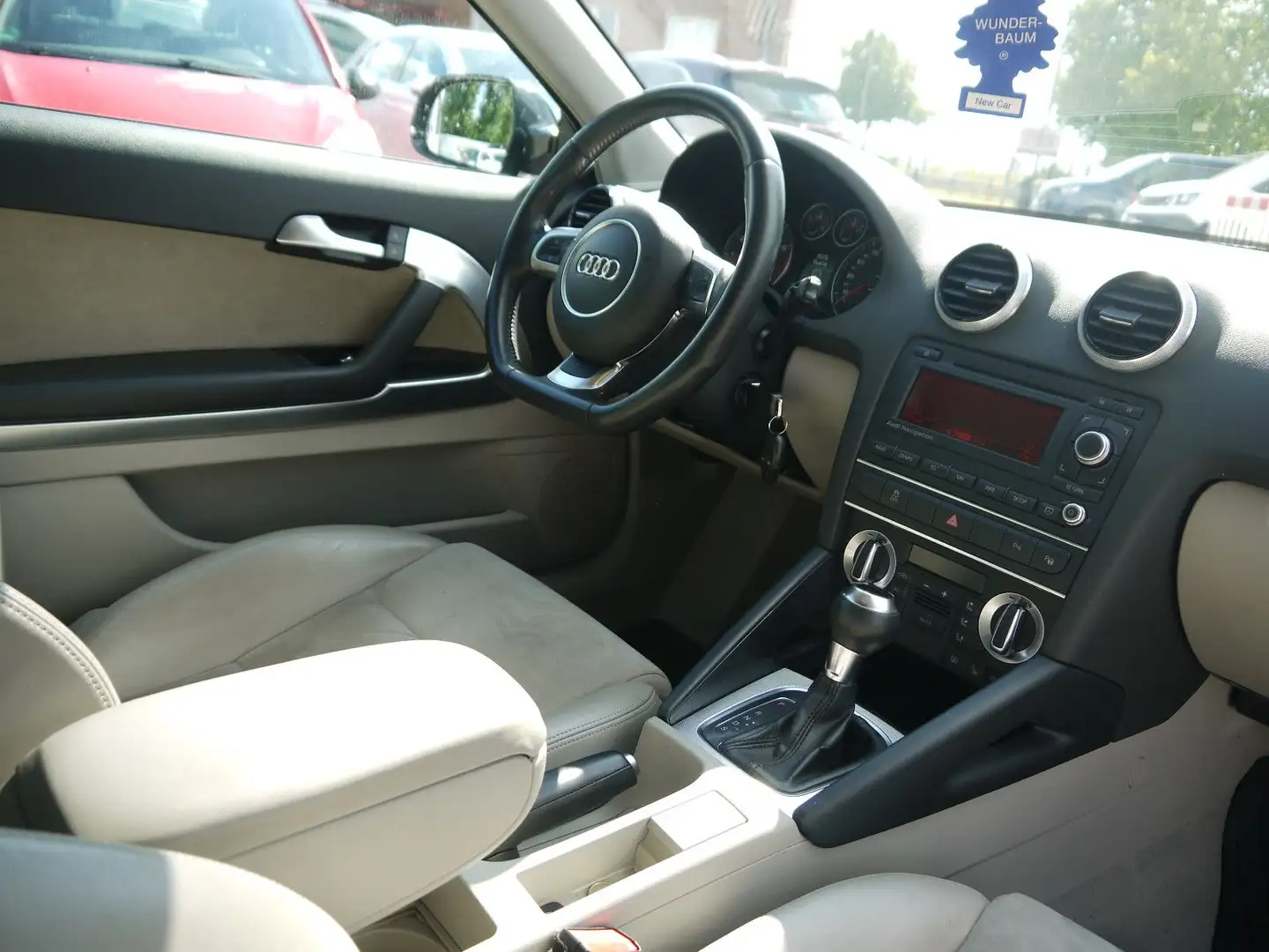Vehicle image, number 13