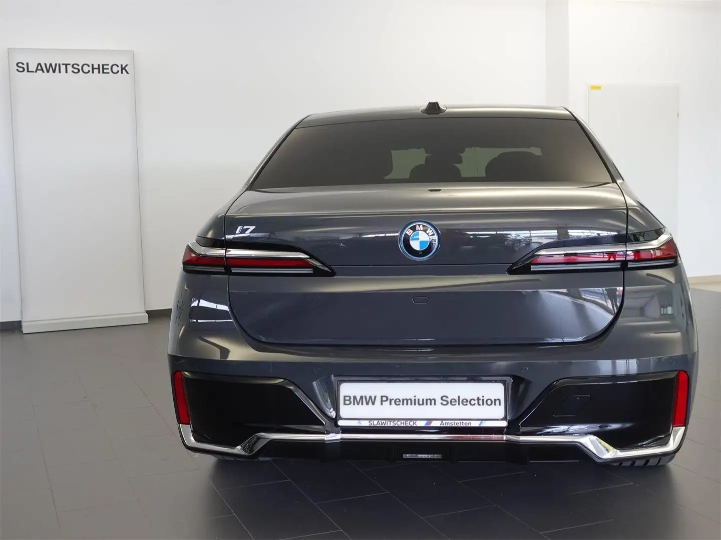 Vehicle image, number 6