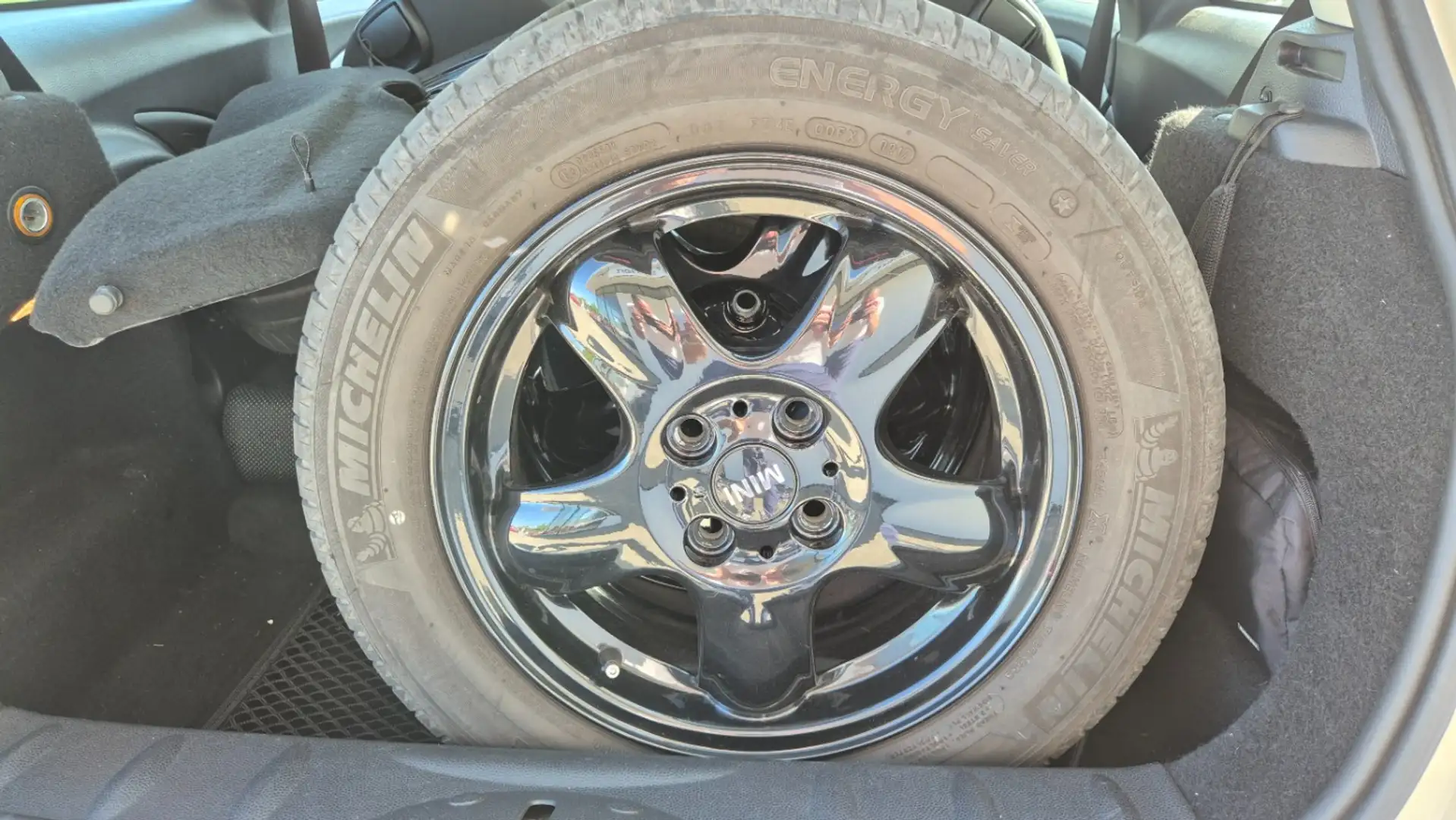 Vehicle image, number 9