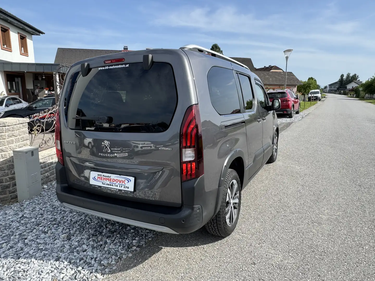 Vehicle image, number 6