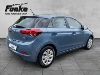 Vehicle image thumbnail, number 7