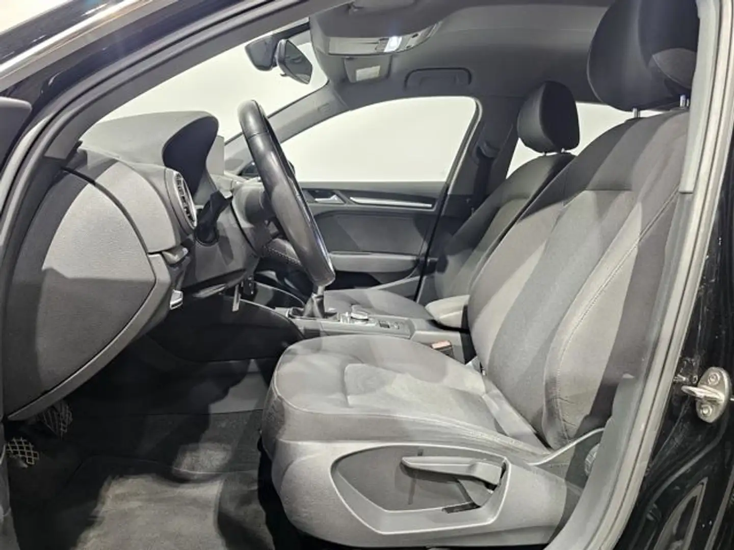 Vehicle image, number 13