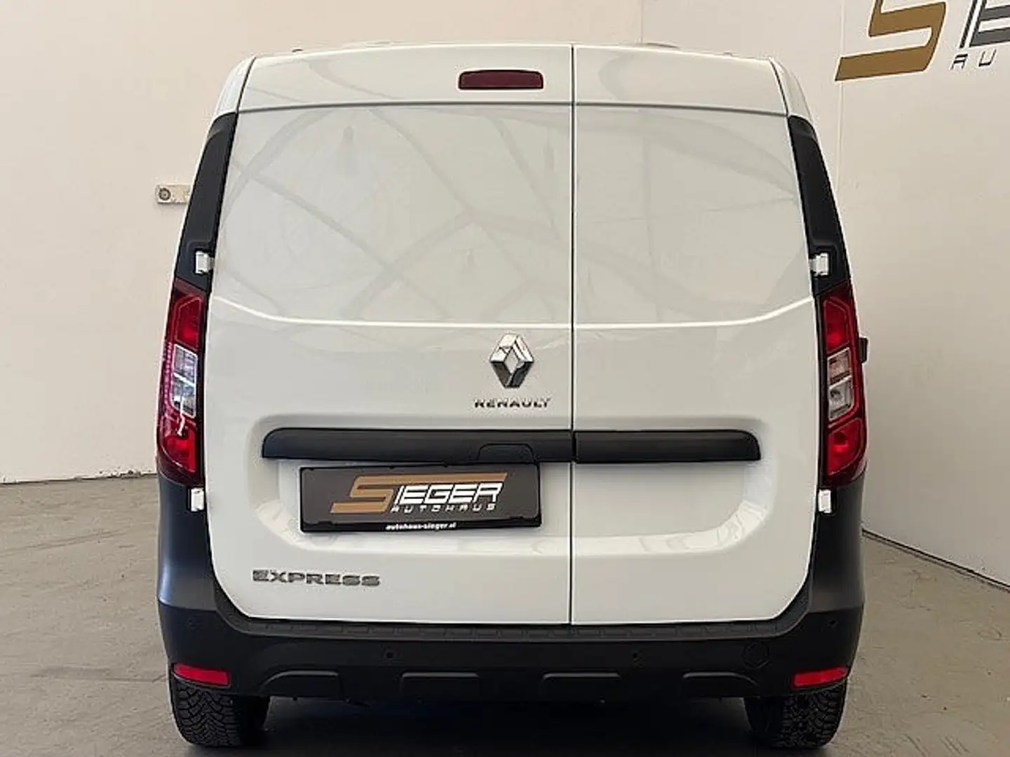 Vehicle image, number 4