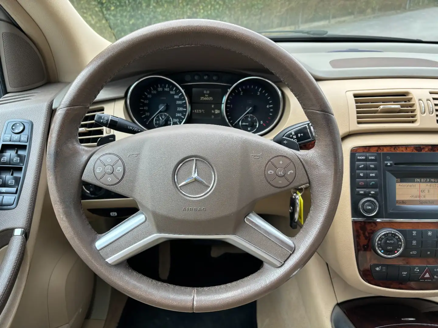 Vehicle image, number 11