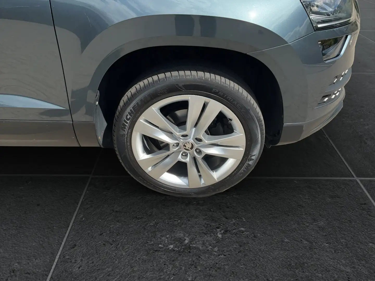 Vehicle image, number 5