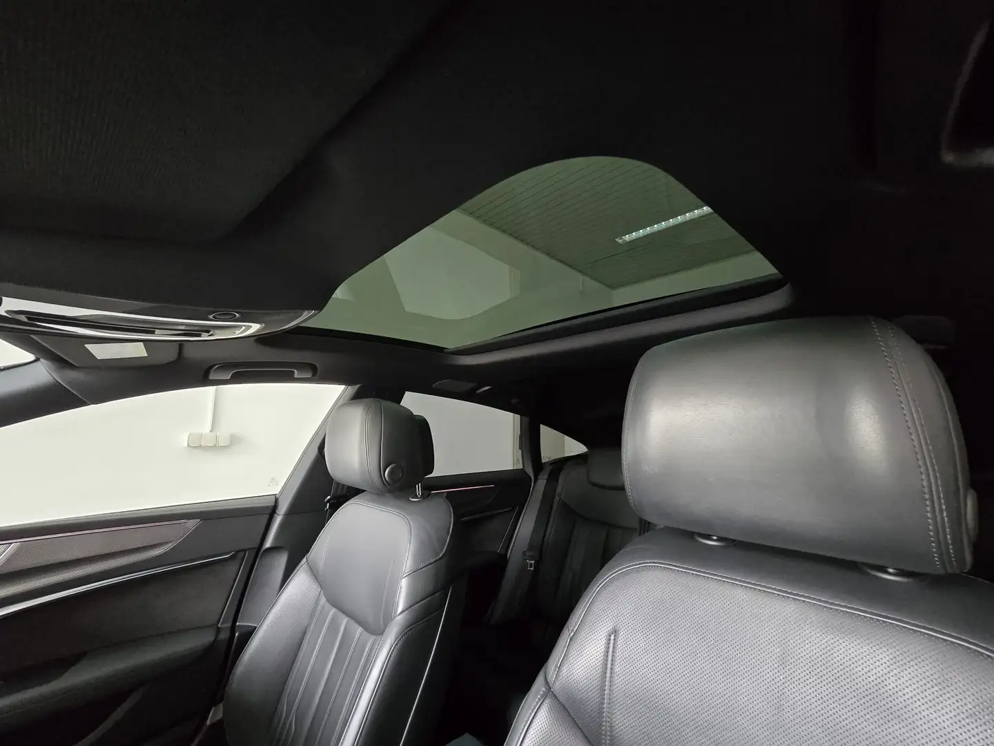 Vehicle image, number 8