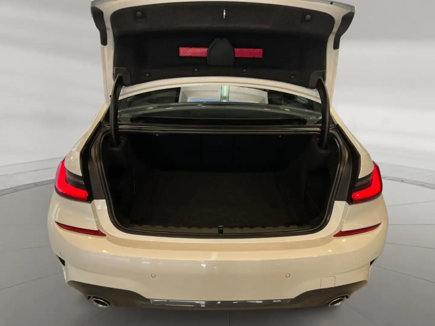 Vehicle image, number 14