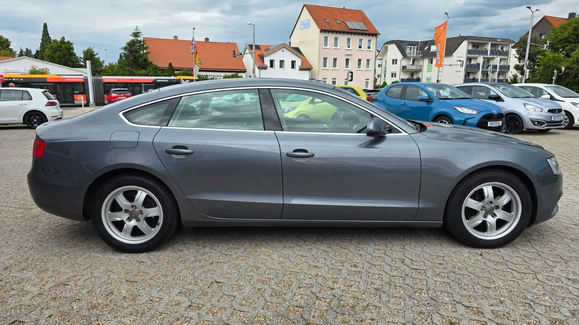 Vehicle image, number 5